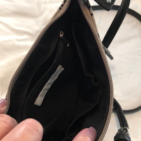 Kenneth Cole Reaction cross body bag - Picture 4 of 4